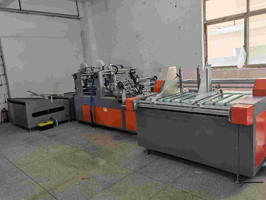 W pełni automatyczna maszyna do klejenia pudeł z tektury falistej 80 m / min 1600 kg